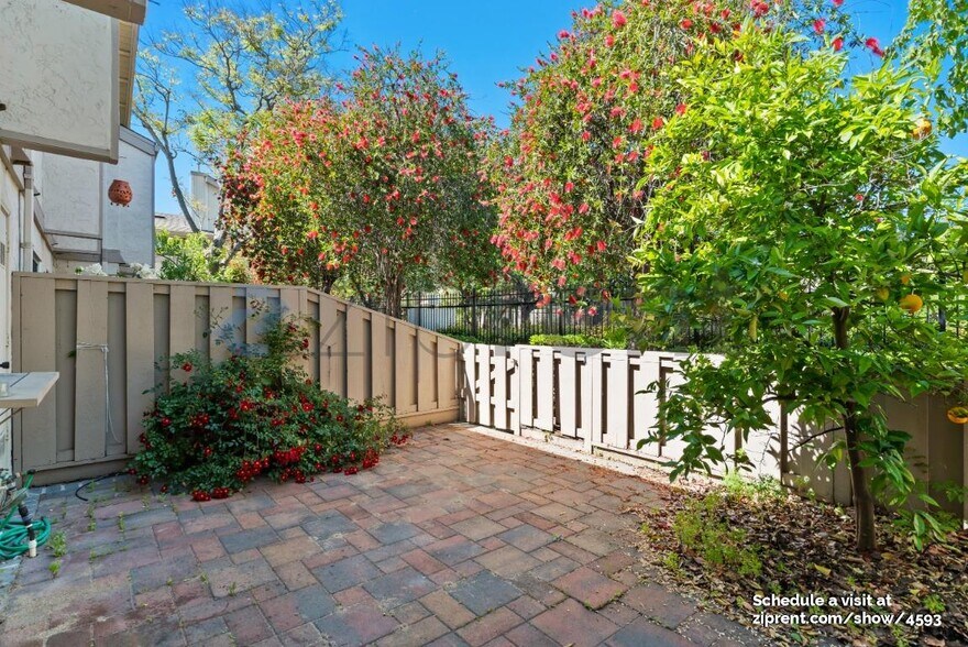 Building Photo - 11051 Firethorne Dr