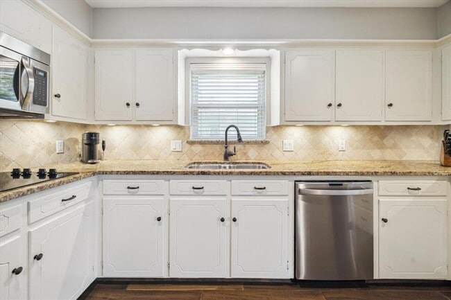Building Photo - 10714 Piping Rock Ln