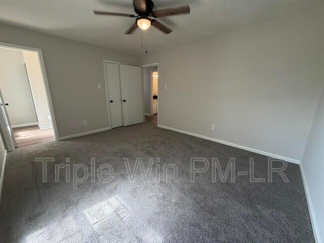 Building Photo - 33 Single Oaks Dr