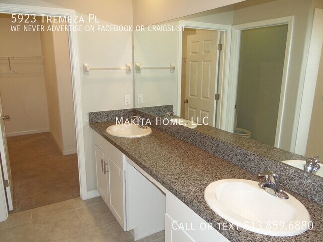 Building Photo - 5923 Tremeza Pl