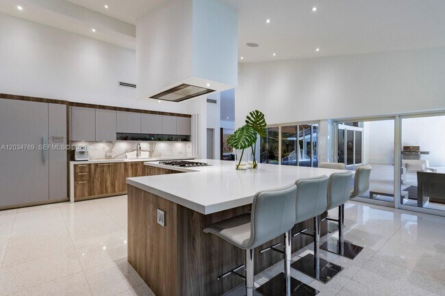 Building Photo - 5780 Las Palmas Dr