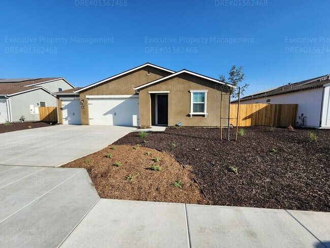 Primary Photo - 4 bedroom/ 3 bathroom split-wing home. *Mo...