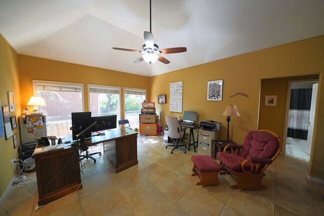 Building Photo - Gorgeous Home in the Coveted Greenshire Subdivision - Realtor Commission: $400