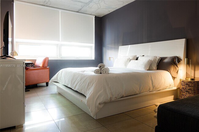 Building Photo - 3250 NE 1st Ave