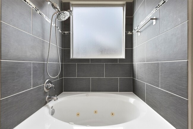 Building Photo - 241 N Lenox St