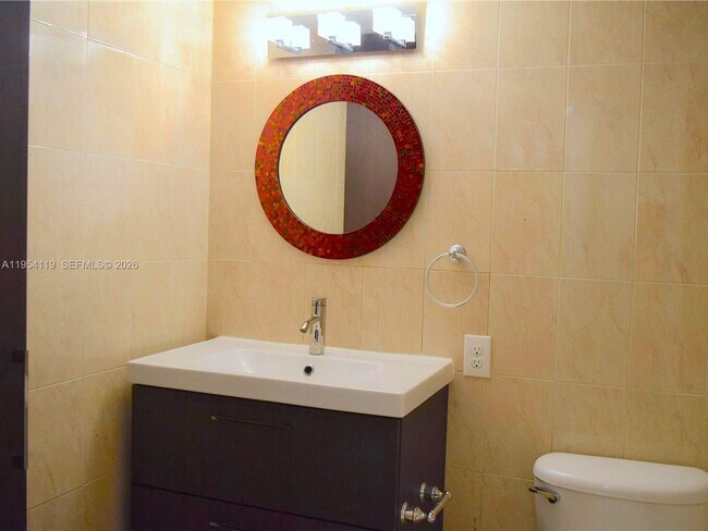 Building Photo - 1801 S Treasure Dr