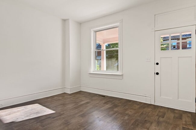 Building Photo - Inviting 3 Bedroom, 1.5 Bathroom Home in Harrisburg, Pa!