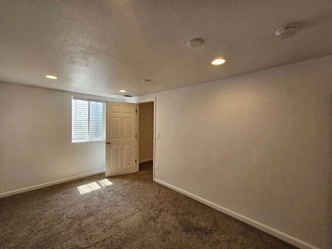 Building Photo - 13663 E Nevada Pl