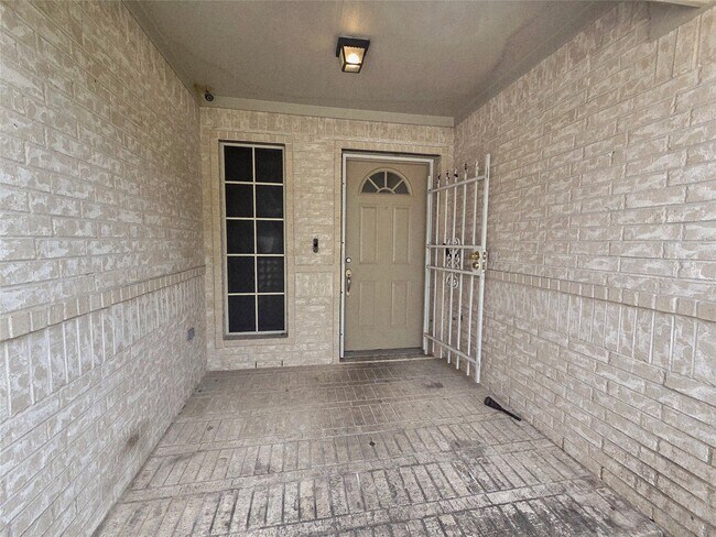 Building Photo - 12015 Rosecroft Dr