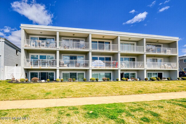 Building Photo - 96 Fifth Ave