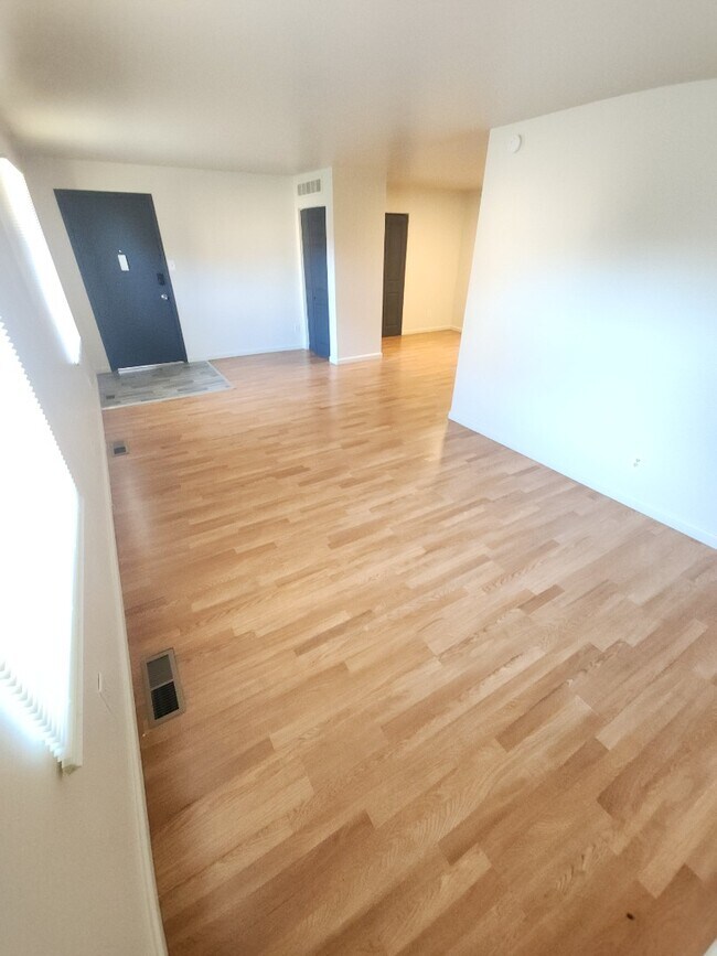 Building Photo - 1 Bedroom 1 Bath