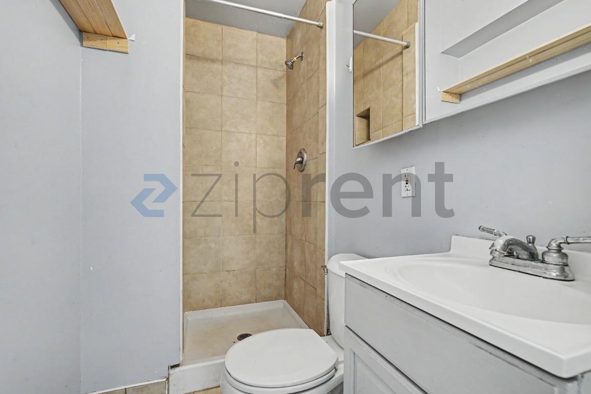 Building Photo - Unit Single bedroom