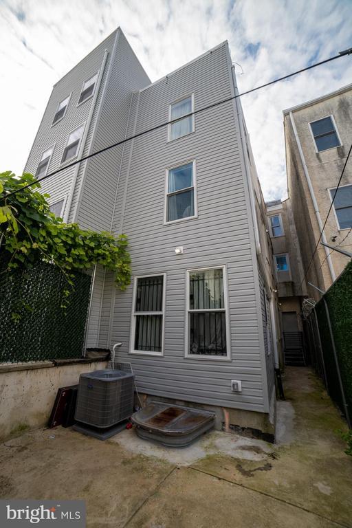 Building Photo - 1715 W Berks St