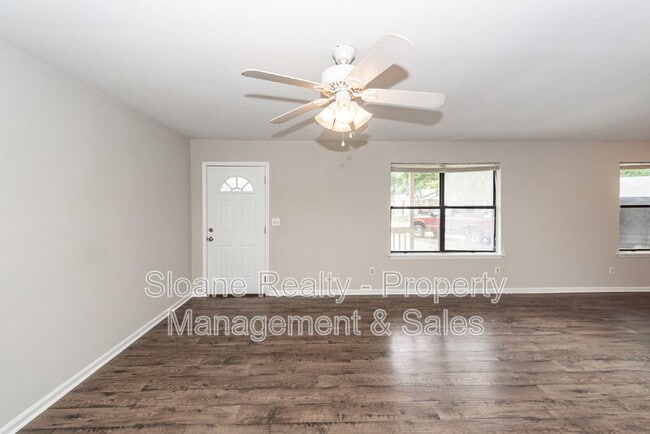 Building Photo - 819 Sandpiper Dr