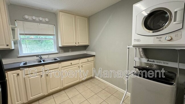 Building Photo - 209 7th St S