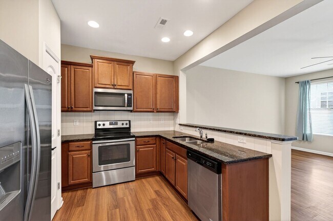 Building Photo - 117 Holly Berry Ln