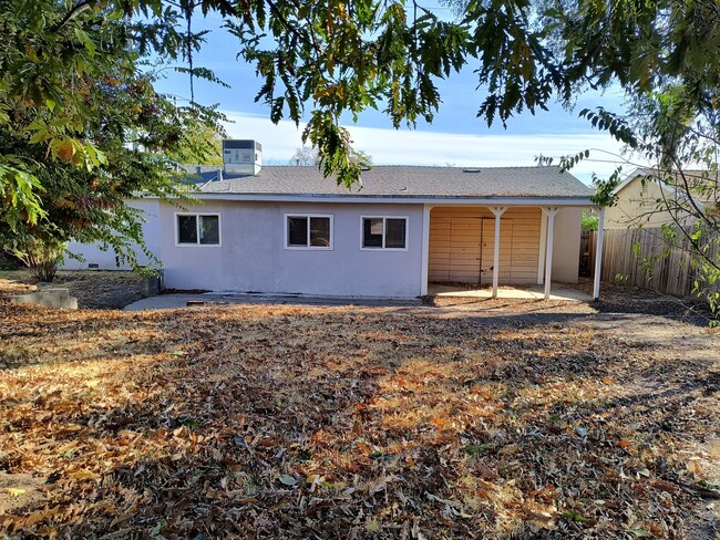 Building Photo - Country Ranch-Style In Fair Oaks