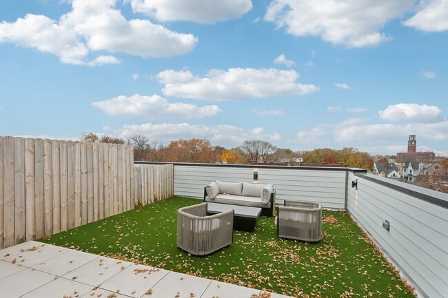 Building Photo - 4119 N Ashland Ave