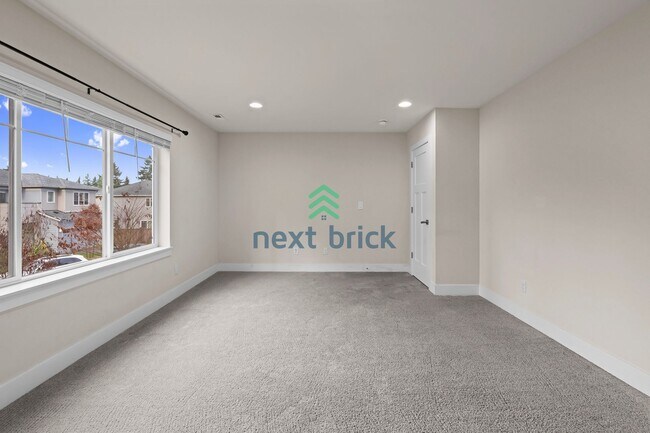 Building Photo - 5 BED & 2.5 BATH SINGLE FAMILY HOUSE FOR RENT