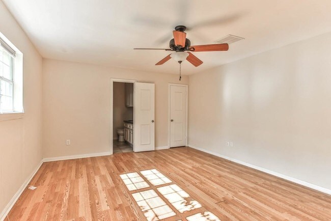 Building Photo - 3839 Sun Valley Dr