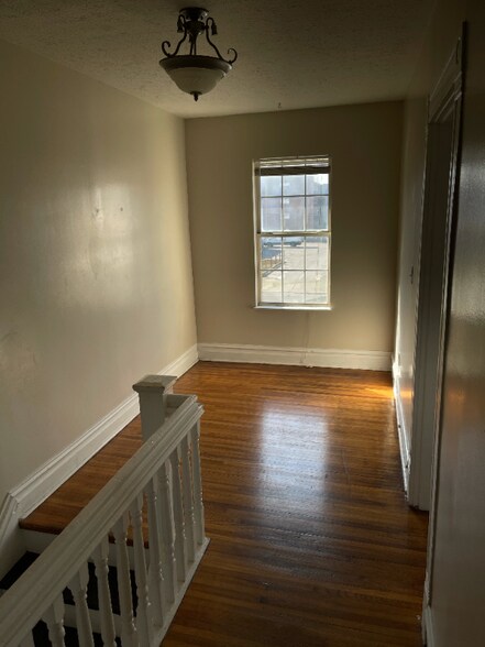 Building Photo - 1530 3rd Ave