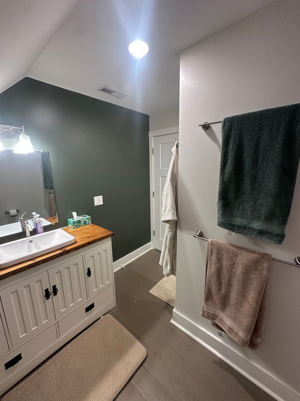 Building Photo - 321 Harrison St W