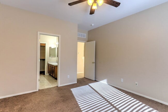 Building Photo - Located in beautiful Rancho Sahuarita!!!!!!!!!!!!