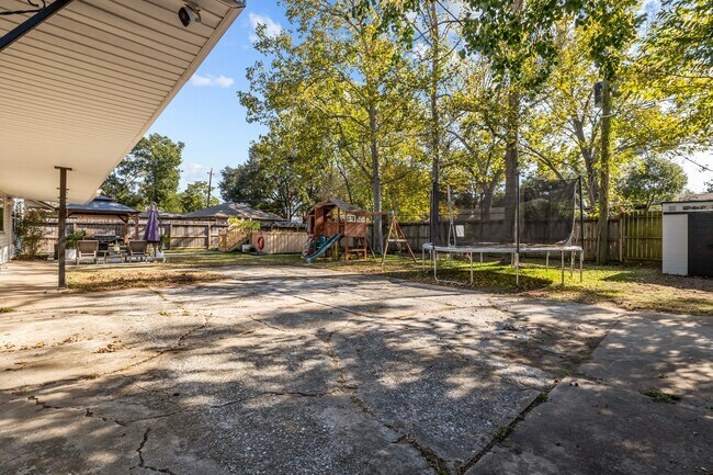 Building Photo - 326 Bayou View Dr