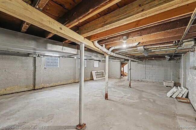 Building Photo - 1463 Baldwin St