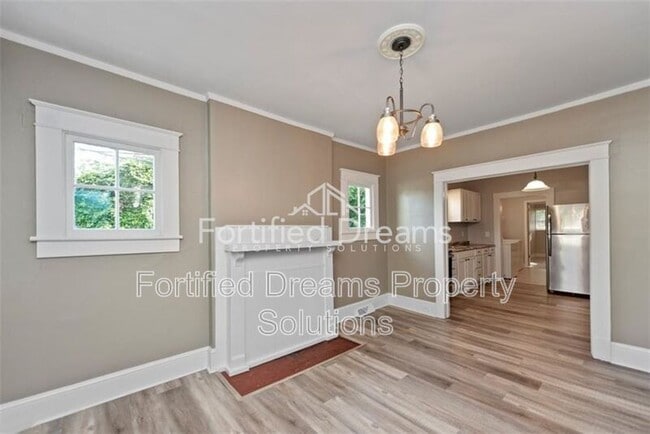 Building Photo - 712 Englewood St