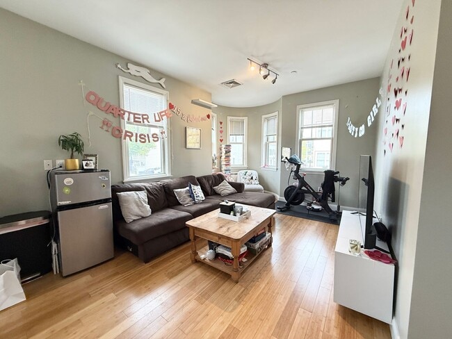 Building Photo - South Boston 4bed / 2bath available 9/1/2026