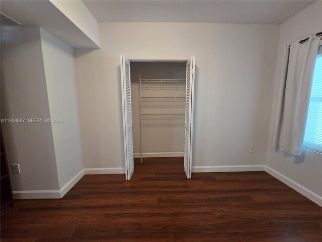 Building Photo - 471 NE 25th St