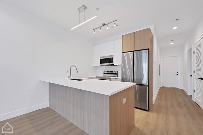 Building Photo - 3322 N Halsted St