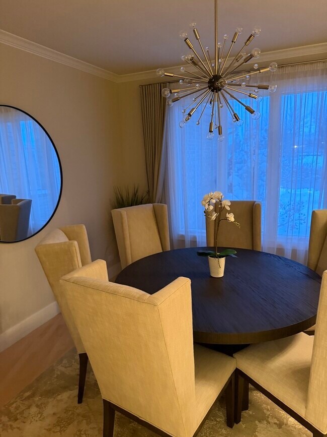 Building Photo - 525 Senon Dr