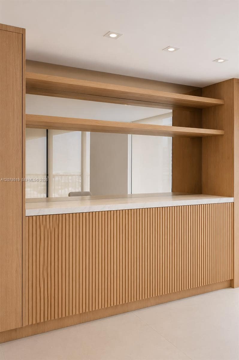 Building Photo - 1581 Brickell Ave