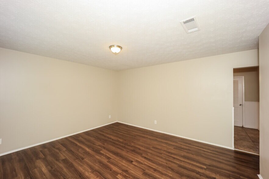 Building Photo - 6133 Fieldcrest Dr