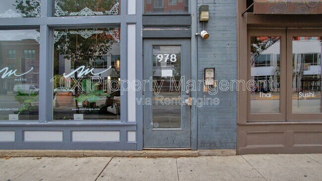 Primary Photo - 978 N High St
