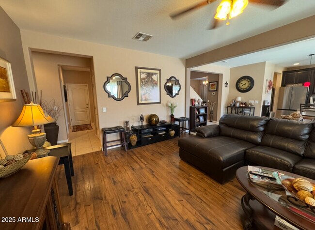 Building Photo - 40571 W Park Hill Dr