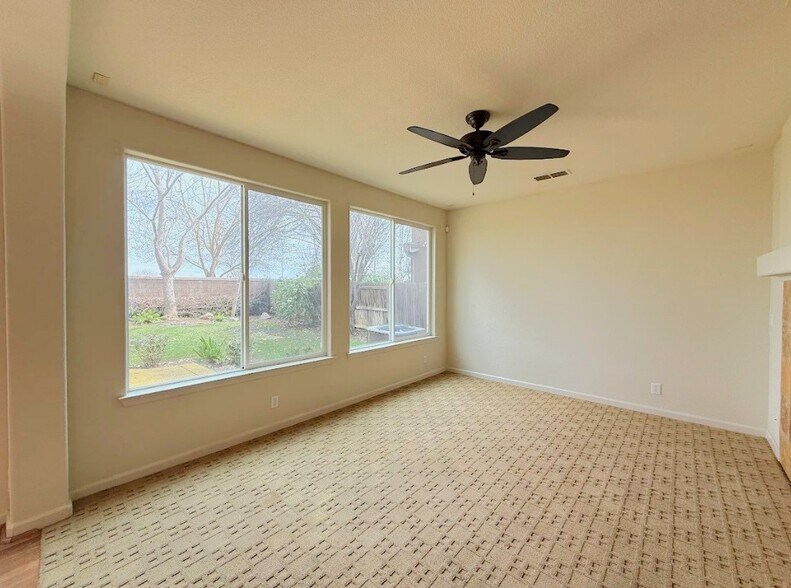 Building Photo - 4290 Lasalle Dr