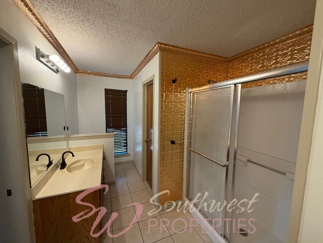 Building Photo - Spacious 3-Bedroom Home in an Established Neighborhood