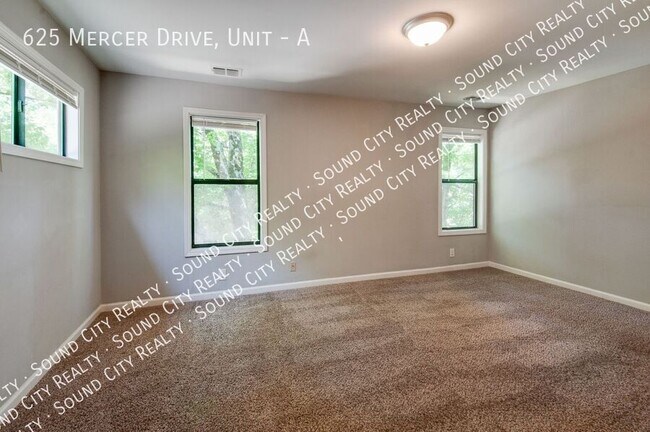 Building Photo - 625 Mercer Dr