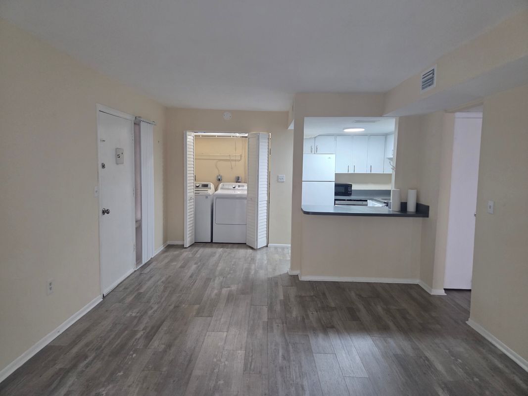 Building Photo - 8605 Huron Ct