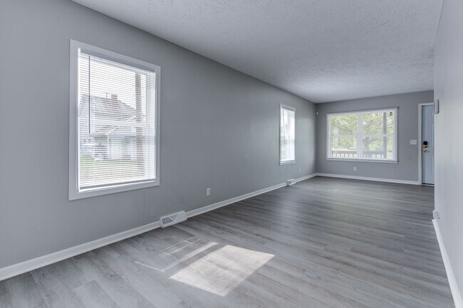 Building Photo - For Rent: 4-bedroom 2-bathroom single family home! COMING SOON