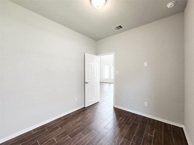 Building Photo - 14711 Sycamore Side Wy