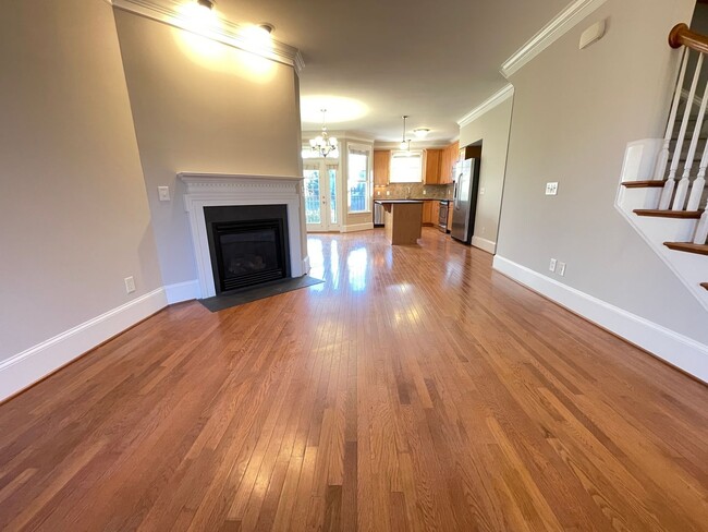 Building Photo - Charming 3br - 3ba in Davis Park, perfect ...