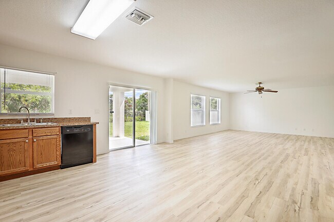 Building Photo - 617 SE Karrigan Terrace