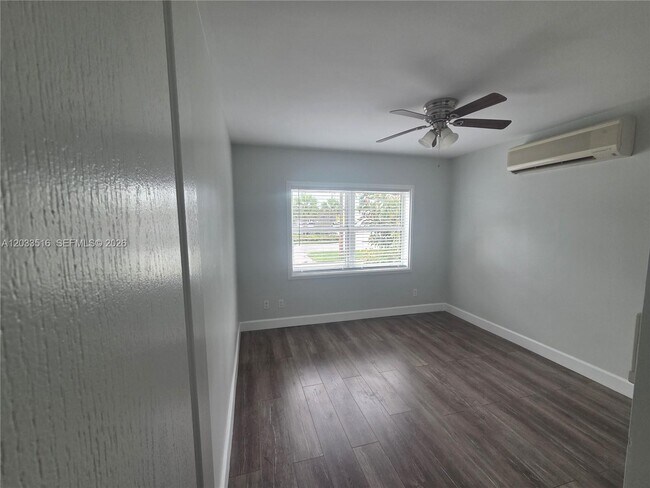 Building Photo - 4415 Tyler St