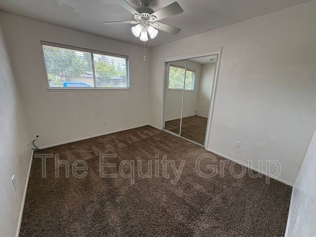 Building Photo - 2232 E Paradise Ave