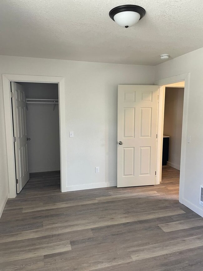 Building Photo - Smith