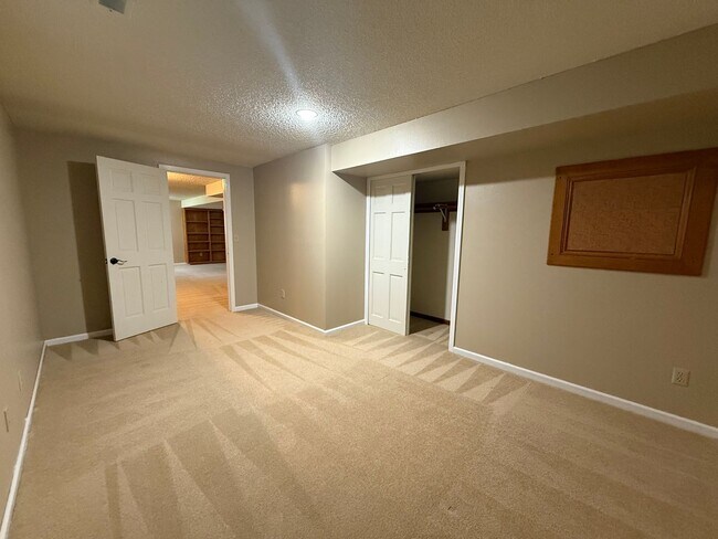 Building Photo - 5BD/4BA/3 car garage w Flat Yard Cheyenne ...